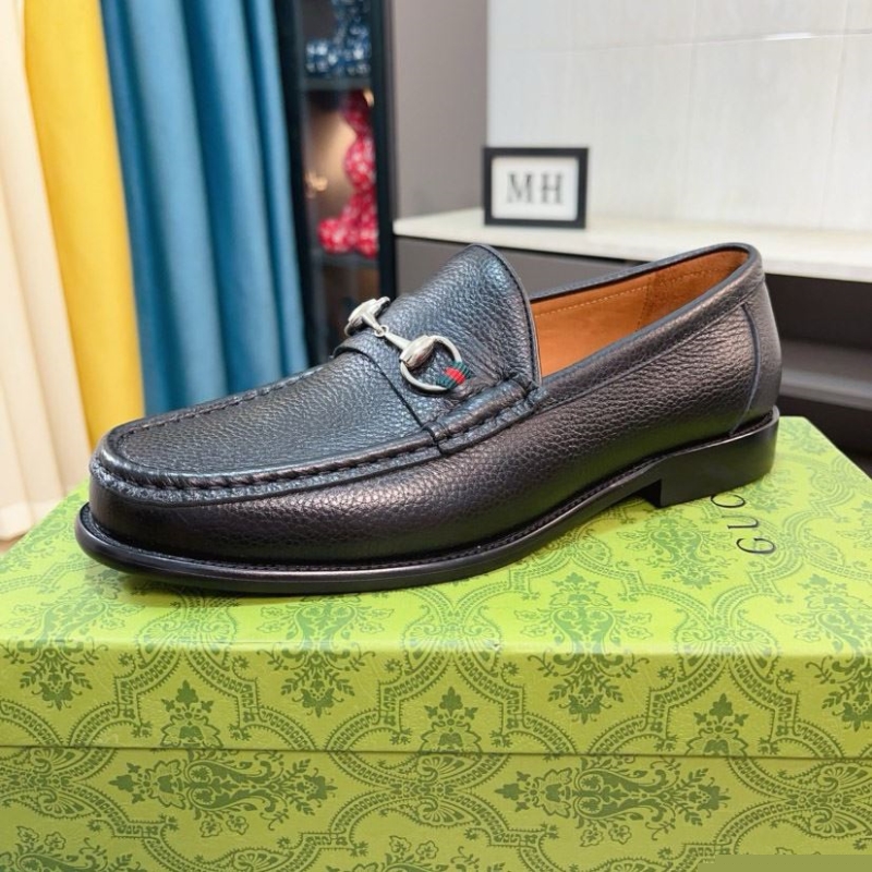G*u*i leather shoes